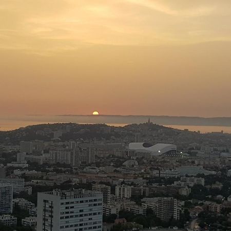 Superbe Appartement 2 Chambres Avec Vue Sur La Mer Et La Montagne Marseille Exterior photo