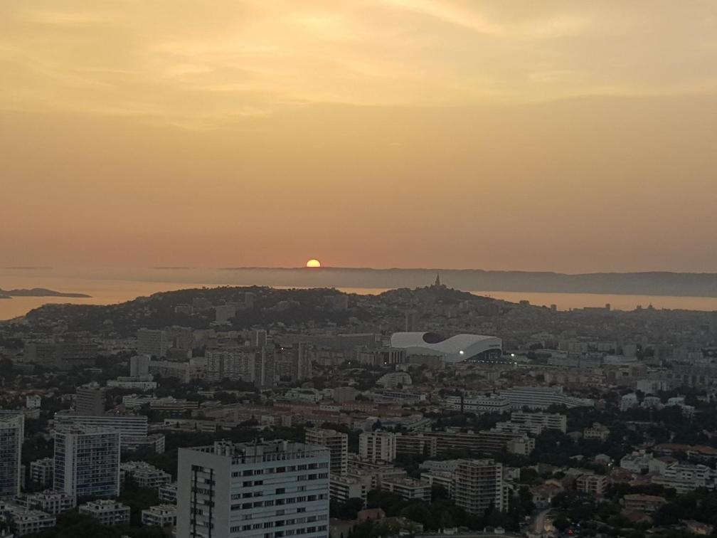 Superbe Appartement 2 Chambres Avec Vue Sur La Mer Et La Montagne Marseille Exterior photo